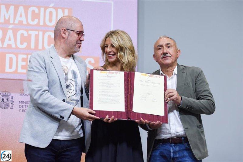 Díaz y sindicatos firman Estatuto del Becario: críticas a gobiernos anteriores.