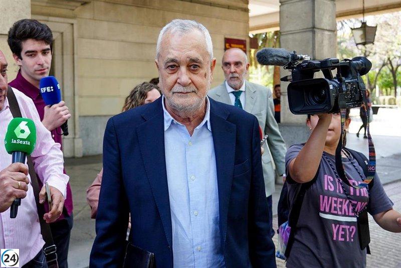 La Audiencia suspende la pena de cárcel de Griñán por su enfermedad.