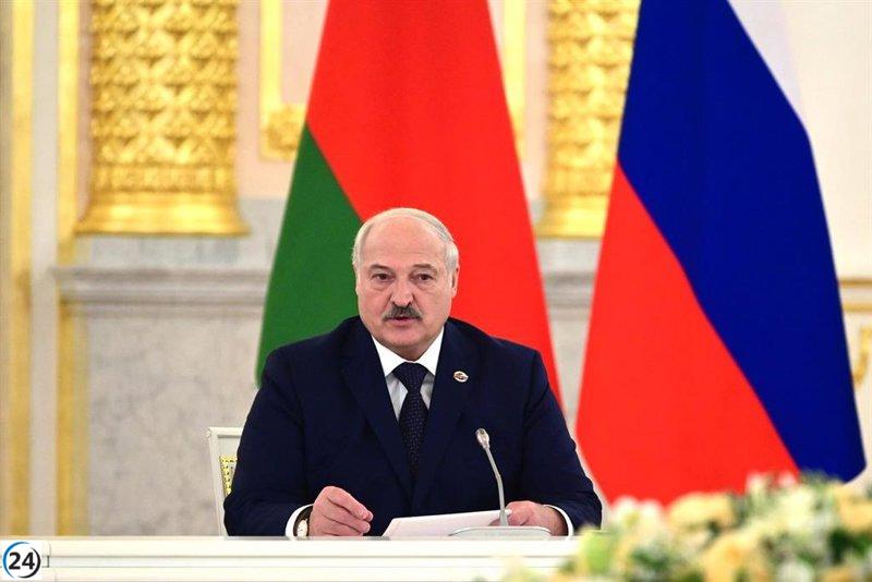 Lukashenko advierte sobre los peligros de una posible caída de Rusia.