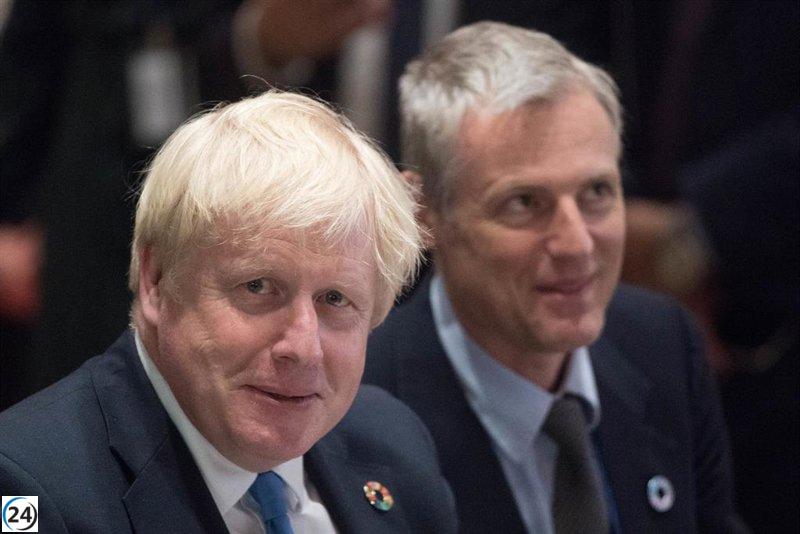 Dimite secretario de Estado para Medio Ambiente del Reino Unido tras críticas a investigación contra Johnson.
