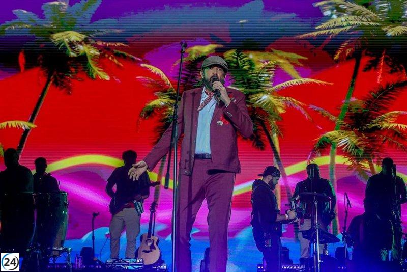 Juan Luis Guerra hace bailar a 18.000 seguidores en el festival Río Babel.