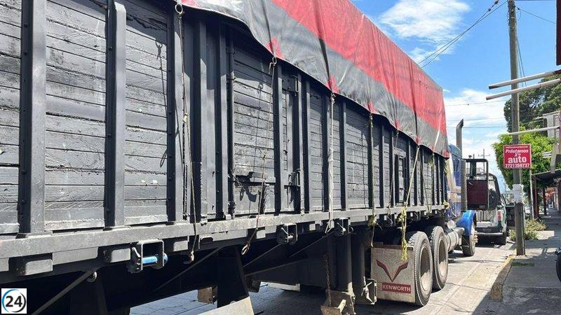 México rescata a cientos de migrantes hacinados en camiones.