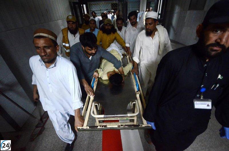 Aumenta a 54 la cifra de fallecidos por el atentado suicida en Pakistán
