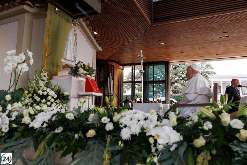 El Vaticano afirma que el Papa improvisa por su enfoque pastoral, no por problemas de visión.