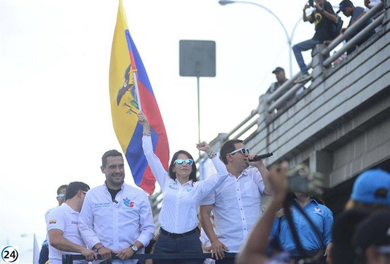 Luisa González, candidata correísta, lidera las Presidenciales en Ecuador con el 29% de escrutinio.