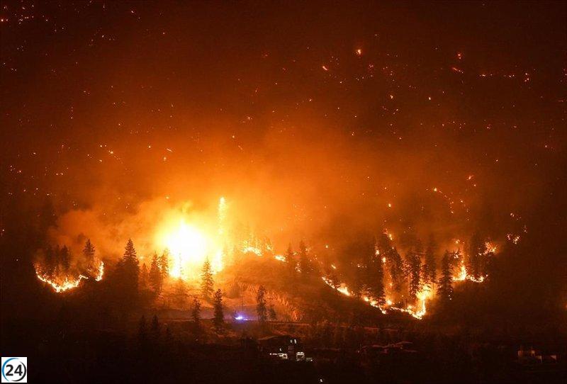 Incendios forestales en Canadá forzan evacuación total de Hay River.