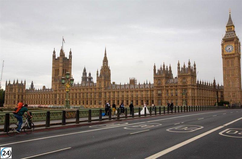 Empleados del Parlamento británico arrestados por supuesto espionaje para China - Medios
