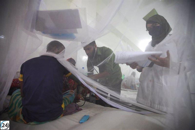 El dengue se cobra la vida de 800 personas en Bangladesh.