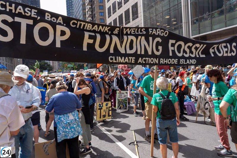 Multitudinario acto en Nueva York exige a Biden abandonar los combustibles fósiles