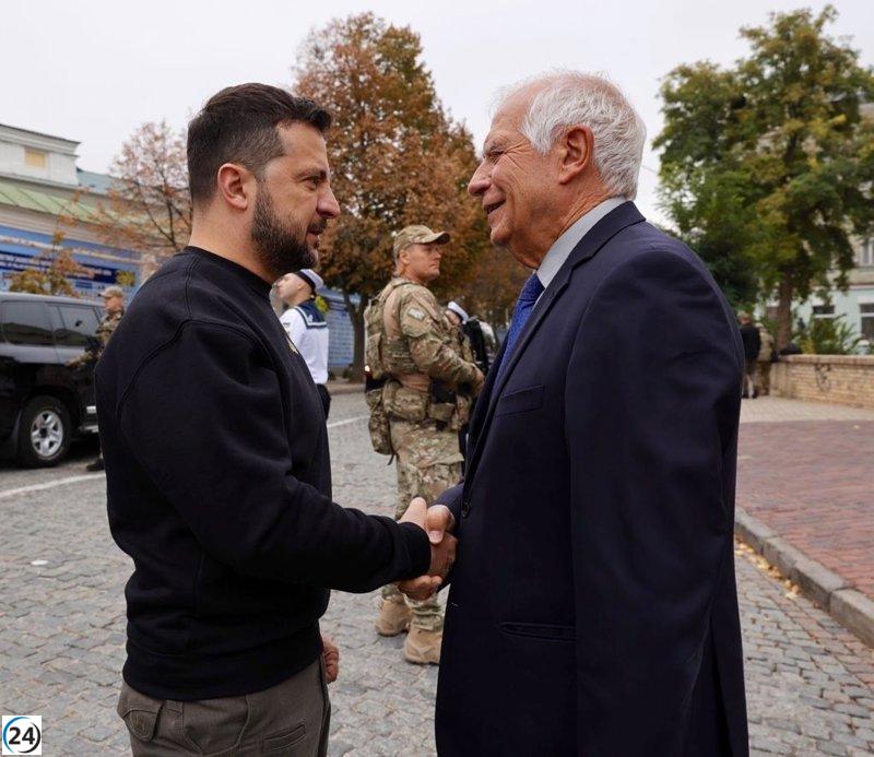 Borrell viaja a Kiev para honrar a los soldados caídos en la guerra ucraniana junto a Zelenski.
