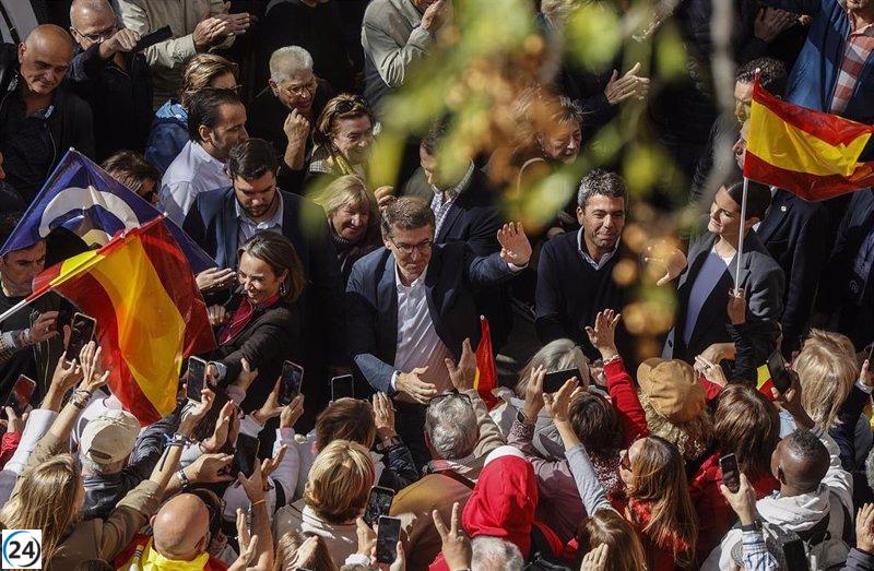 Feijóo y líderes conservadores convocan protestas en España el domingo, retando a Vox en la lucha por liderar el descontento popular.