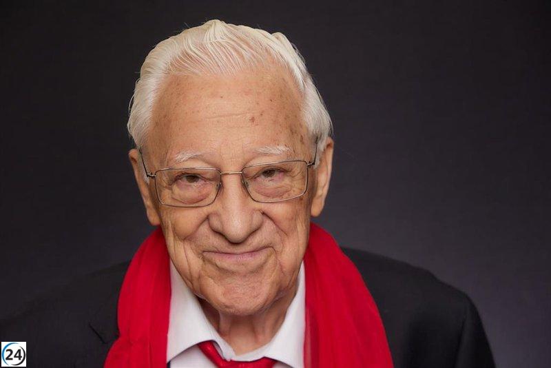 El padre Ángel, ingresado en el hospital por leve malestar gastrointestinal.