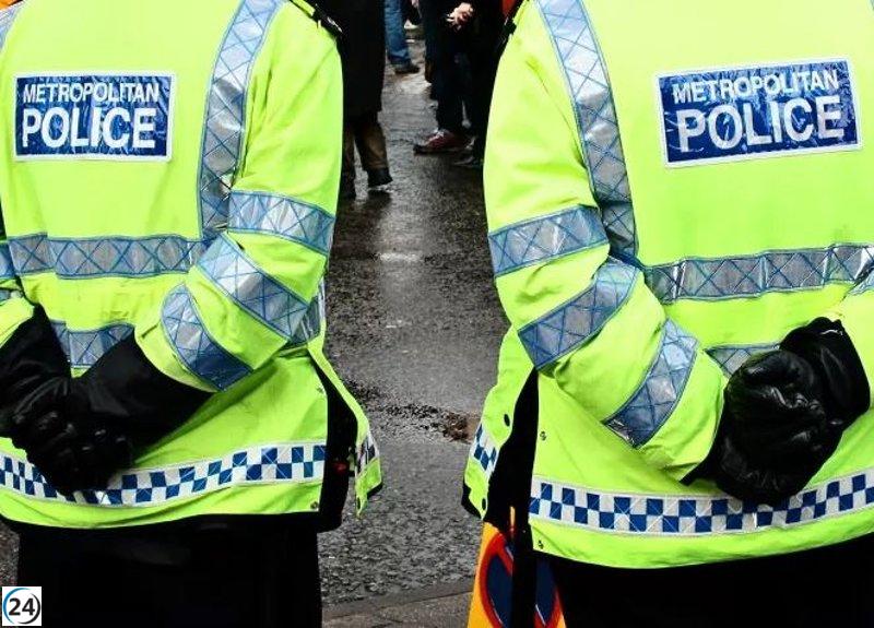 Tiroteo en Londres deja un fallecido y dos heridos, incluyendo a un menor.