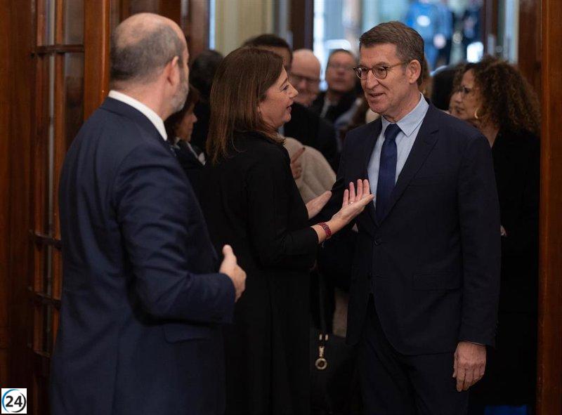 Feijóo critica al fiscal general, acusándolo de actuar en favor del Gobierno al solicitar casos para la amnistía.