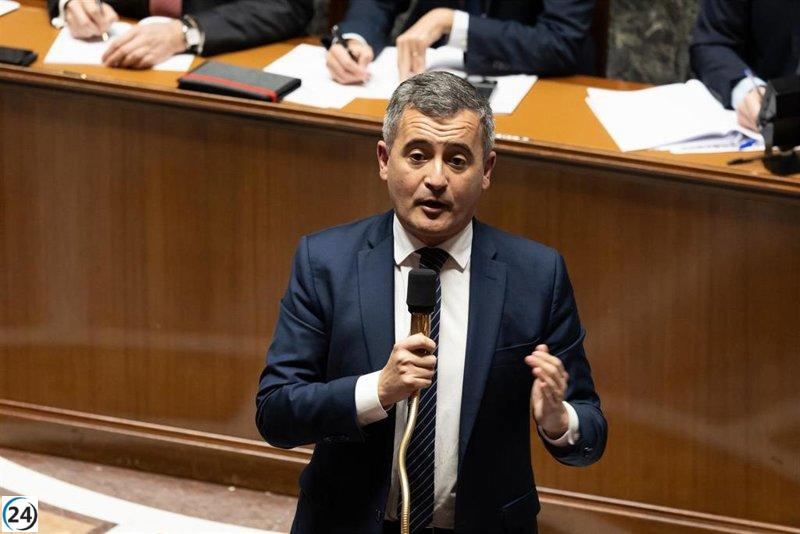 El Gobierno francés logra un acuerdo unánime para rescatar su proyecto migratorio