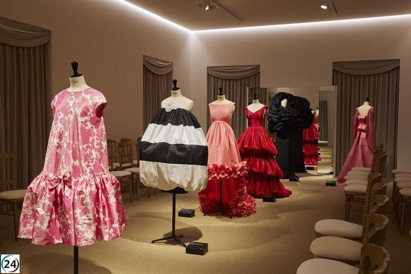 La serie de Disney+ invade el Real Jardín Botánico con los impactantes diseños de Balenciaga.